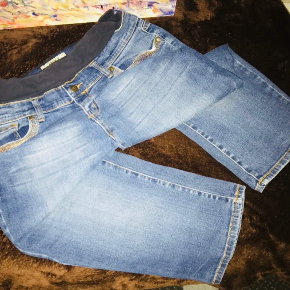 Maternity Cropped Jeans - Picture 4 of 6